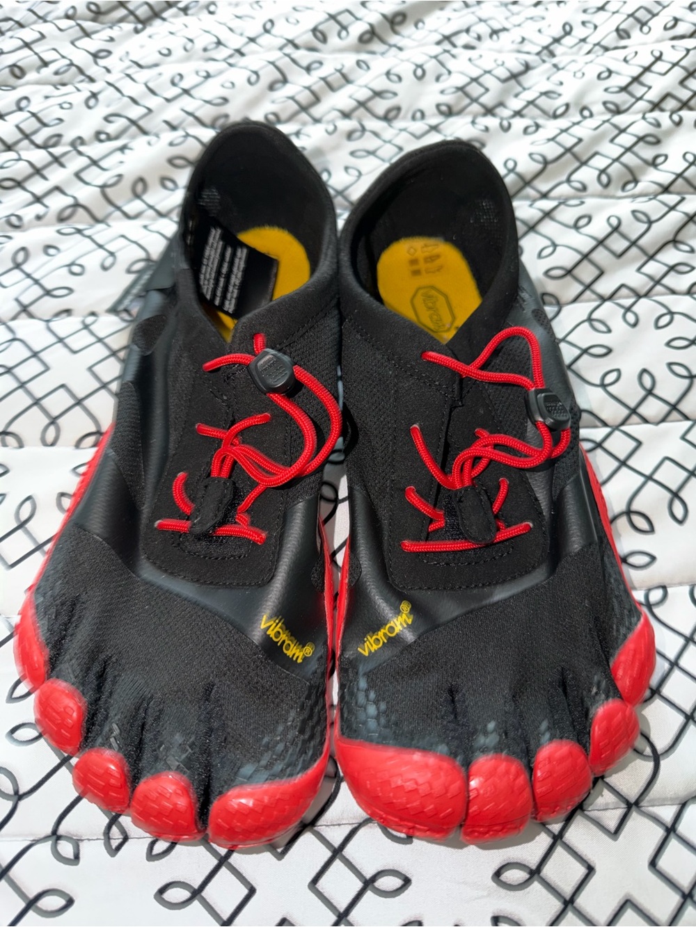 Vibram Mens Five Fingers Black Red KSO EVO Shoes